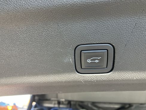 Used 2023 GMC Yukon XL AT4 w/ AT4 Premium Plus Package AWD/4WD image 14