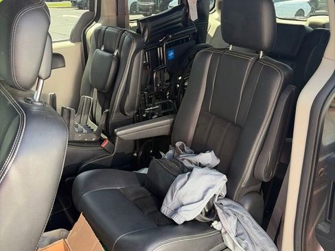 Used 2017 Dodge Grand Caravan SXT FWD image 8