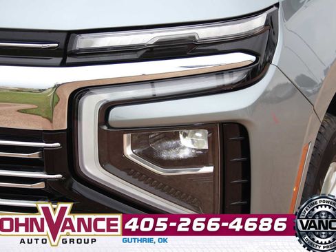 Used 2025 Chevrolet Suburban Premier AWD/4WD image 5