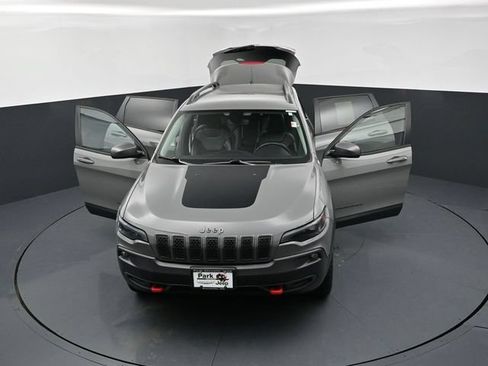 Used 2019 Jeep Cherokee Trailhawk w/ Cold Weather Group AWD/4WD image 29