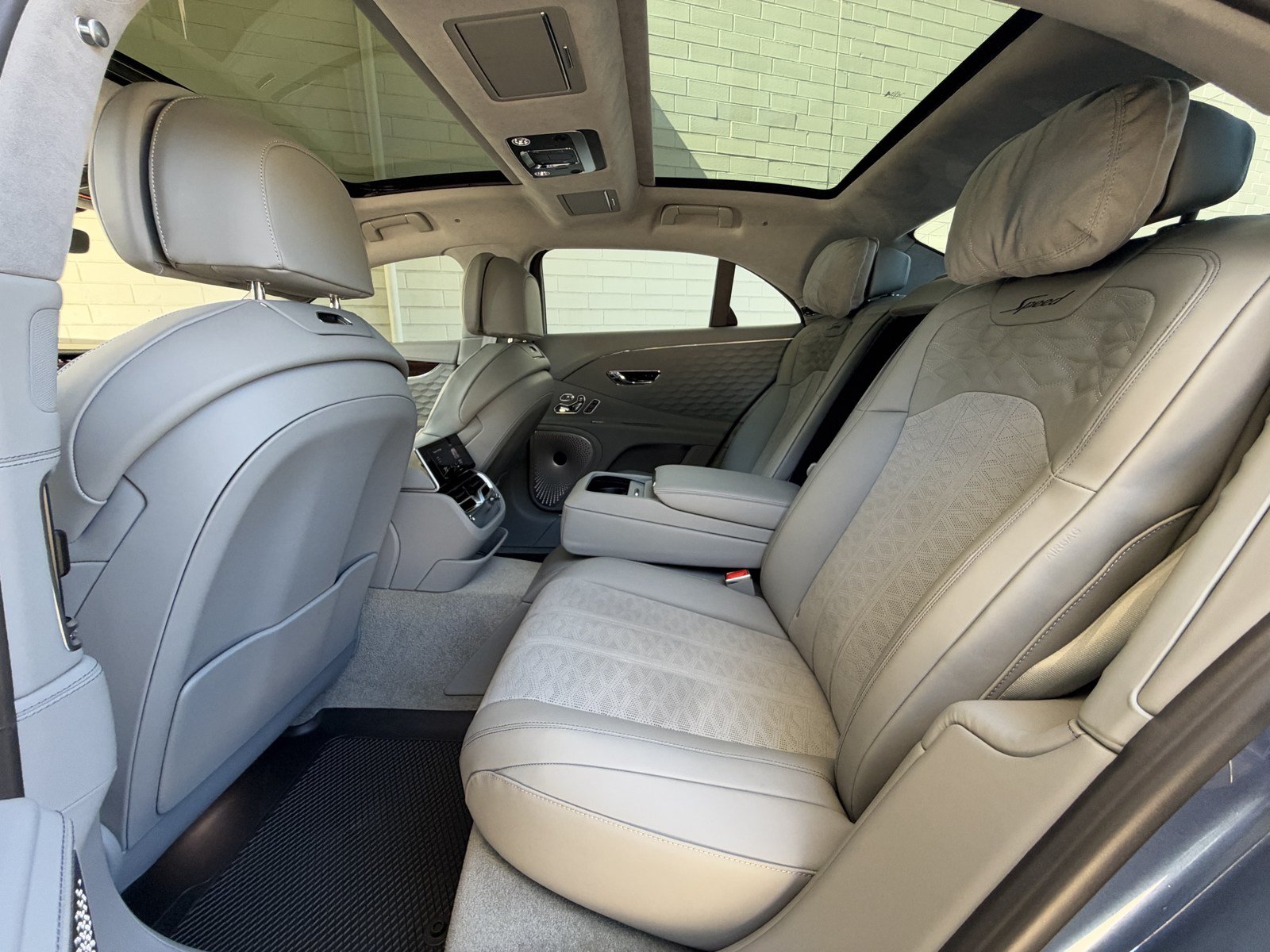 Certified 2025 Bentley Flying Spur Plug-In Hybrid AWD/4WD image 39