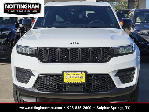 New 2025 Jeep Grand Cherokee Altitude image 2