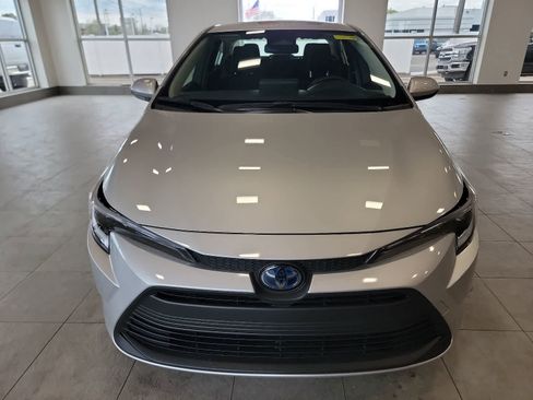 Used 2024 Toyota Corolla LE FWD image 3
