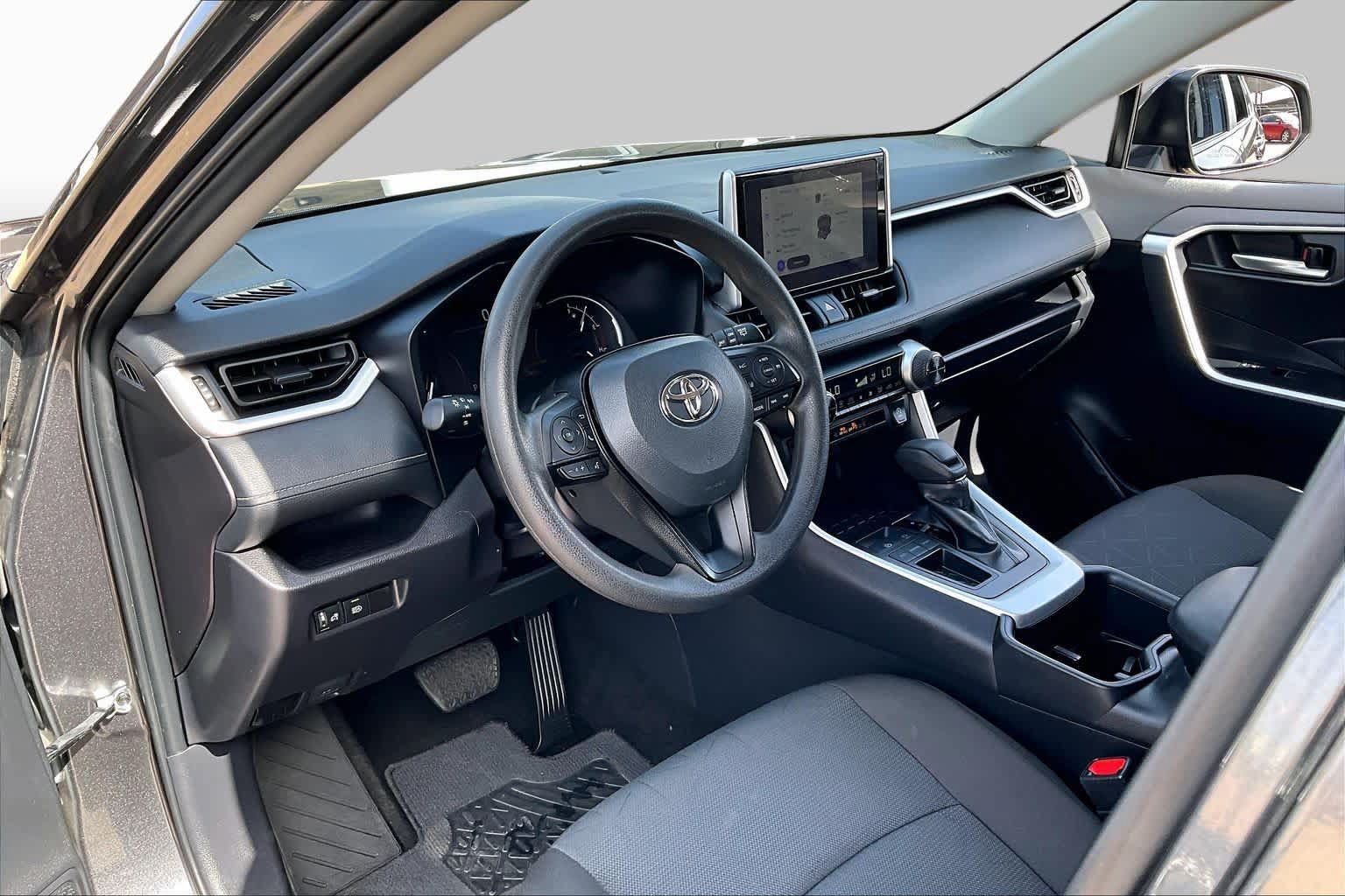 Used 2025 Toyota RAV4 XLE FWD image 16
