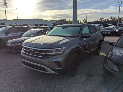 Certified 2022 Volkswagen Atlas Cross Sport SE w/ Black Wheel Package image 2