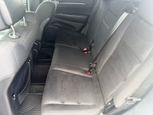 Used 2017 Jeep Grand Cherokee Laredo RWD image 28