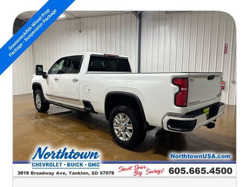 Used 2024 Chevrolet Silverado 3500 High Country w/ High Country Premium Package AWD/4WD image 3