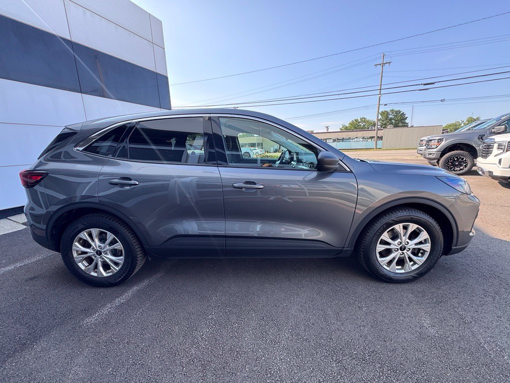 Used 2023 Ford Escape Active w/ Cold Weather Package FWD image 7
