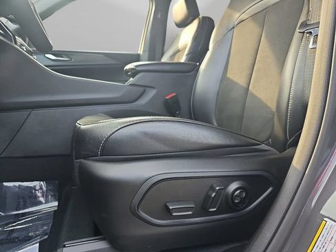 Used 2023 Jeep Grand Cherokee Altitude RWD image 25