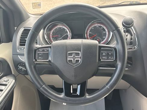 Used 2019 Dodge Grand Caravan SXT FWD image 14
