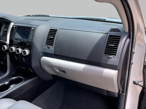Used 2020 Toyota Sequoia Platinum RWD image 19