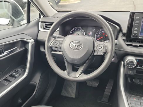 Used 2022 Toyota RAV4 XLE image 15