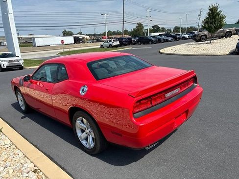 Used 2010 Dodge Challenger R/T RWD image 12