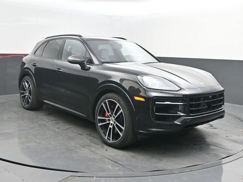 Used 2025 Porsche Cayenne GTS AWD/4WD image 9