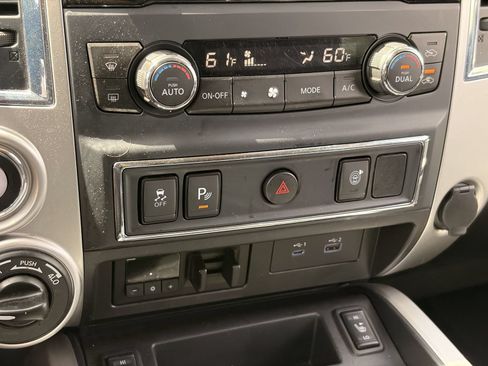Used 2021 Nissan Titan SV w/ SV Convenience Package AWD/4WD image 25