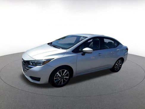 Used 2025 Nissan Versa SV FWD image 8