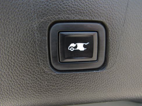 Used 2023 Chevrolet Traverse LT AWD/4WD image 13