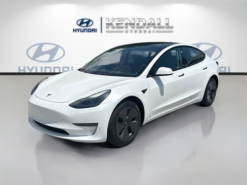 Used 2023 Tesla Model 3 Standard Range RWD image 3