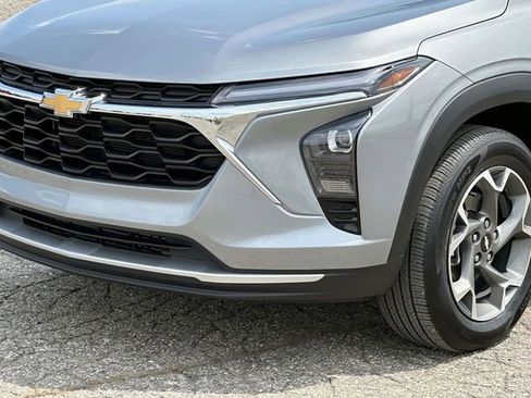 Certified 2024 Chevrolet Trax LT w/ Sunroof Package FWD image 10