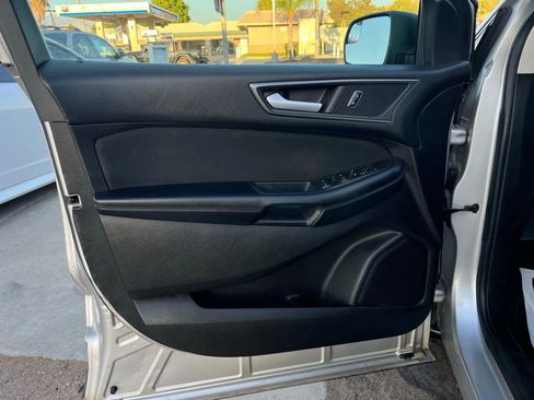 Used 2017 Ford Edge SE FWD image 15
