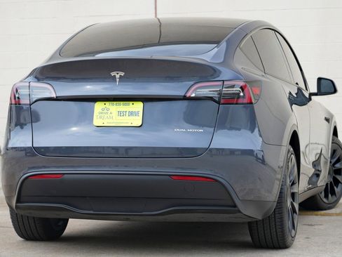 Used 2022 Tesla Model Y Long Range AWD/4WD image 5