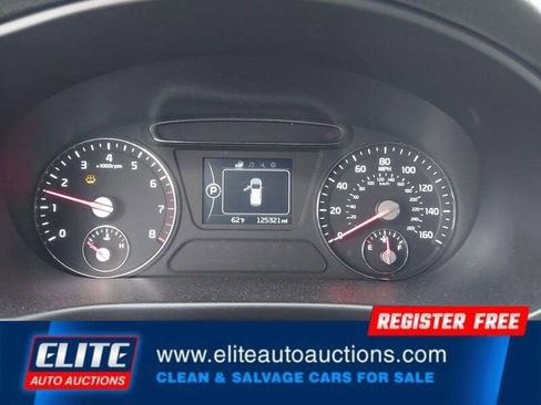 Used 2017 Kia Sorento LX image 14