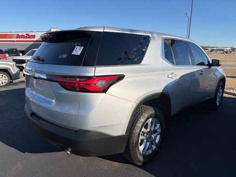 Used 2022 Chevrolet Traverse LS image 4