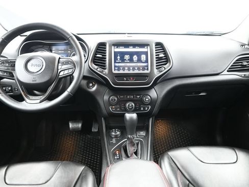 Used 2019 Jeep Cherokee Trailhawk w/ Comfort/Convenience Group AWD/4WD image 32
