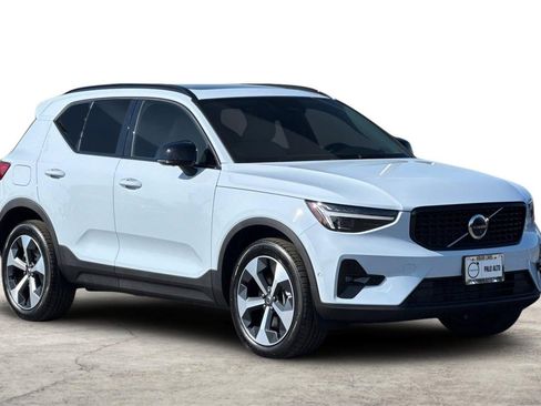 New 2026 Volvo XC40 B5 Plus w/ Protection Package Premier AWD/4WD image 11