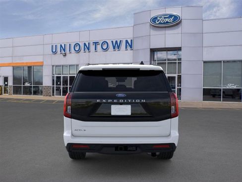 New 2025 Ford Expedition Active image 5