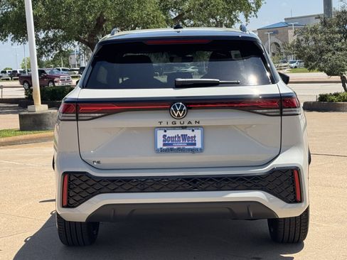 New 2026 Volkswagen Tiguan SE R-Line FWD image 6