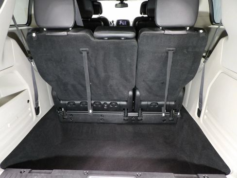 Used 2019 Dodge Grand Caravan SXT FWD image 8