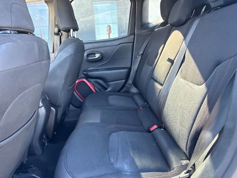 Used 2017 Jeep Renegade Trailhawk w/ Popular Equipment Group AWD/4WD image 14