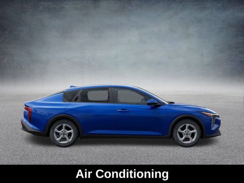 Used 2025 Kia K4 LXS image 8