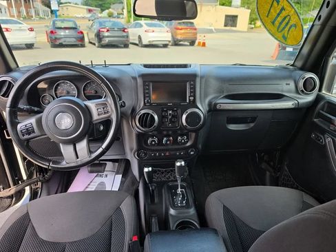 Used 2017 Jeep Wrangler Unlimited Sport AWD/4WD image 16