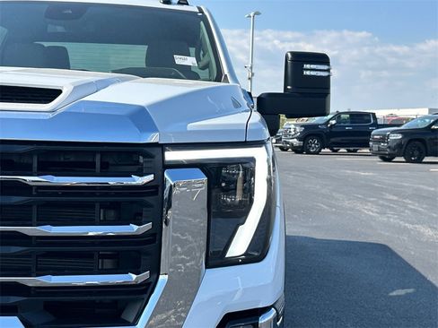 New 2026 GMC Sierra 3500 SLE image 10