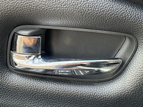 Used 2018 Nissan Titan SL image 7