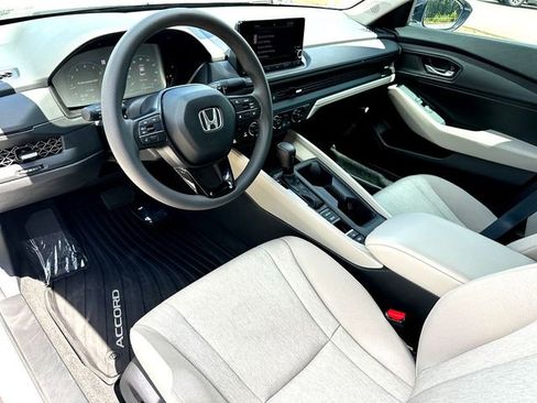 Used 2025 Honda Accord SE image 13