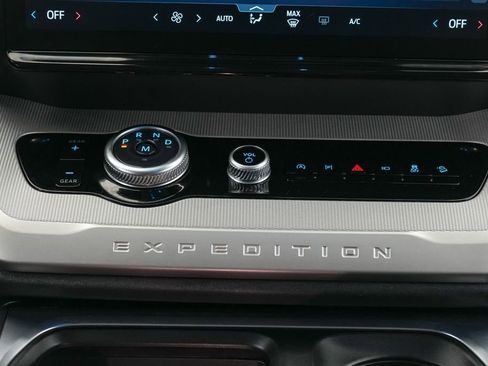 Certified 2025 Ford Expedition Active AWD/4WD image 17