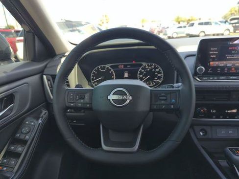 Certified 2026 Nissan Rogue SV FWD image 25