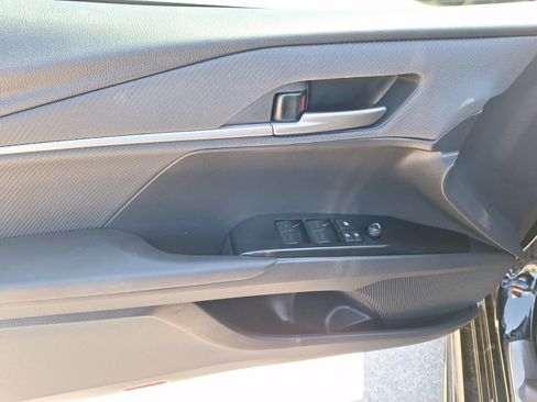 Used 2025 Toyota Camry SE w/ Convenience Package image 17