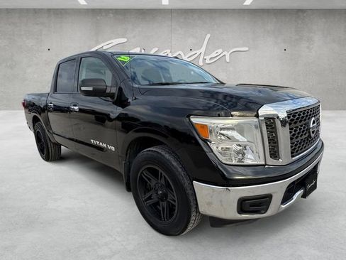 Used 2018 Nissan Titan SV image 2
