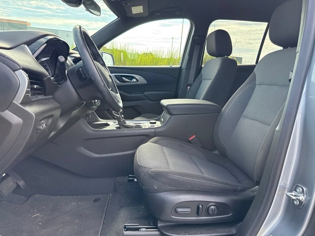 Used 2023 Chevrolet Traverse LT FWD image 7