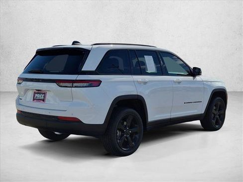Used 2023 Jeep Grand Cherokee Altitude AWD/4WD image 5