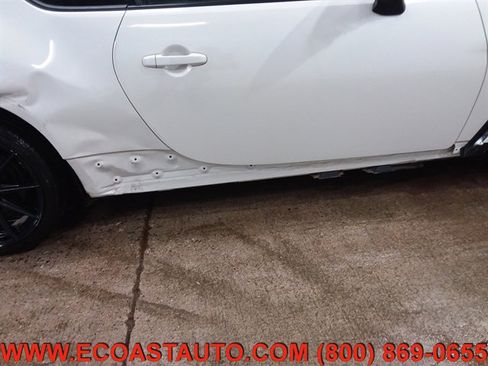 Used 2022 Toyota GR86 Premium w/ ALL Weather Mat Package (TMS) image 17