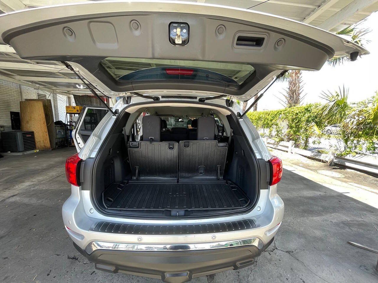 Used 2017 Nissan Pathfinder SV w/ Cargo Package FWD image 2