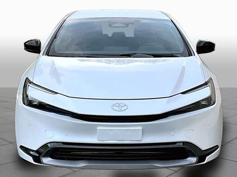Used 2025 Toyota Prius XLE FWD image 4