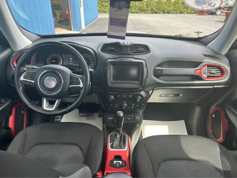 Used 2018 Jeep Renegade Trailhawk AWD/4WD image 9