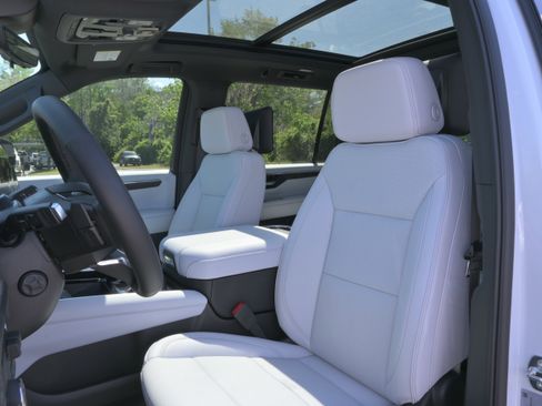 New 2026 Chevrolet Suburban Premier AWD/4WD image 10