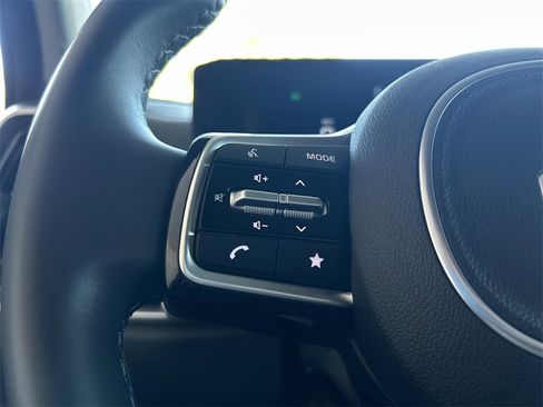 Used 2025 Kia Sorento EX image 18